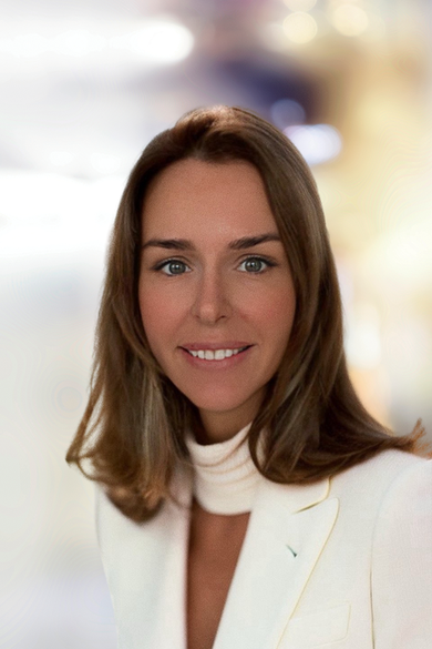 Portrait of Yasemin Frantzen, REALTOR®.